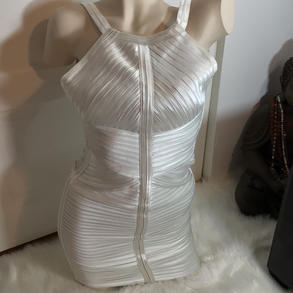 🌺BCBGMAXAZIA SLIMMING BANDAGE DRESS - Picture 10 of 14